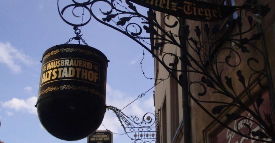 Nuremberg: Private 1.5-Hour Tour with Beer Tasting - Hauptmarkt, the square that changes with the season