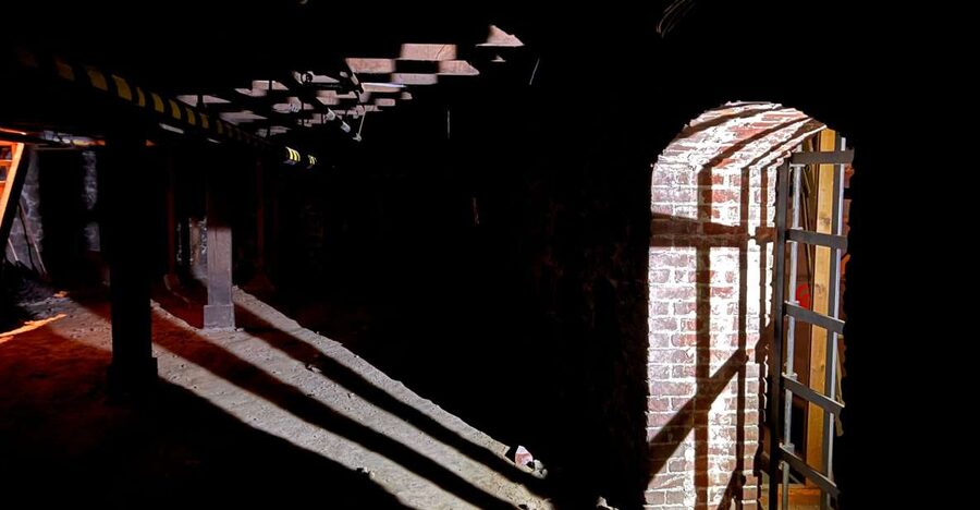 Portland: Underground Shanghai Tunnel Tour with Beer Tasting - Nina, ghosts, and a more grounded kind of spooky tour