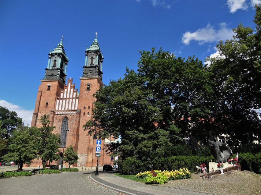 Poznan: City and Brewery Private Walking Tour with Beer - Freedom Square and Poznan’s 19th-century city face