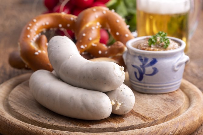 Private Munich Beer Hall Tour with 3-Course Meal & Beer Tastings - Beer and a shared snack at Museumsstüberl