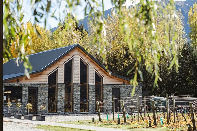 Queenstown: Afternoon Wine & Beer Tour with Platters - What the guides add to the afternoon