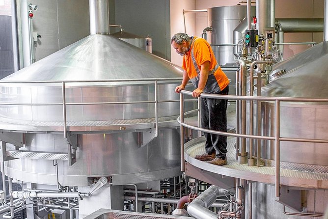 Speight's Brewery Tour & Guided Tasting - The tasting room and the art of pouring beer
