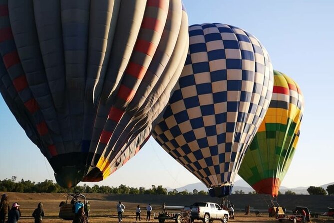 Sunrise at Teotihuacan: Balloon, Food & Beer - Walking through Teotihuacan with a guide