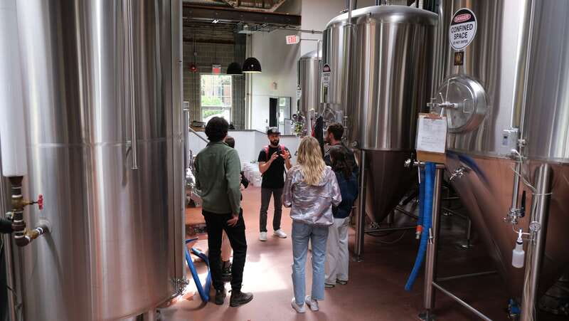 Vancouver: Craft Beer Tasting and Neighborhood Culture Crawl - Guides who make the tasting personal