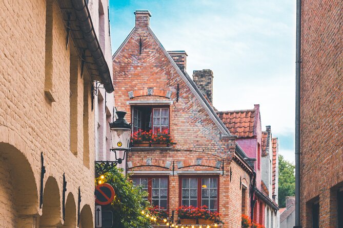 Walking tour of Bruges with boat option and/or beer tasting - Burg Square and the city’s political center
