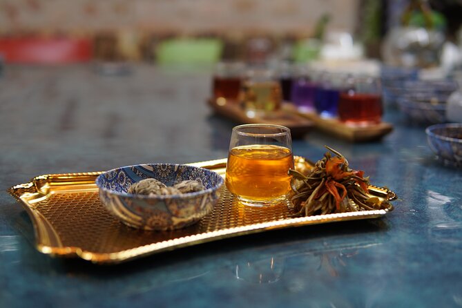 World Teas and Turkish Tea Brewing & Tasting Workshop in Istanbul - Making a tea blend to take home