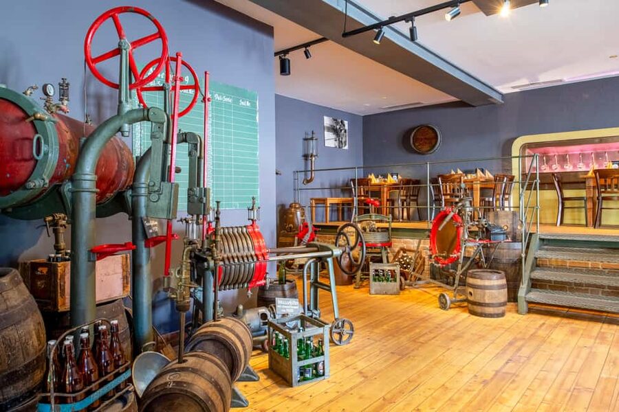 Würzburg: Unique Brewery Tour with Beer Tasting - Through the brewhouse and storage cellar