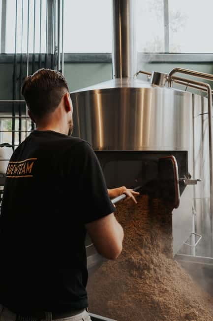 Zaanse Schans: Brewery HOOP Tour and Tasting - The four-beer tasting in the Experience Room